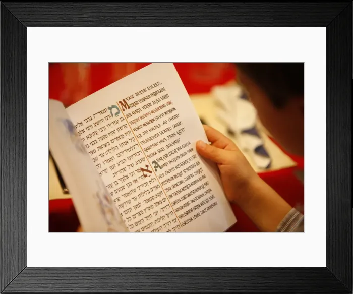 Framed Print : Pessah Haggada reading, Paris, France, Europe Framed Print : Pessah Haggada reading, Paris, France, Europe