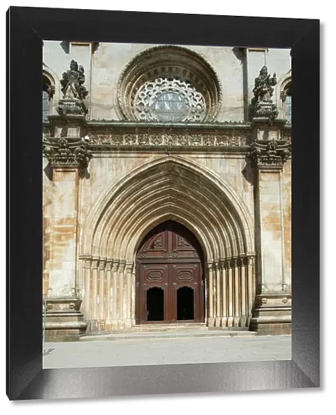 Santa Maria abbey door, Alcobaca, UNESCO World Heritage Site, Estremadura, Portugal