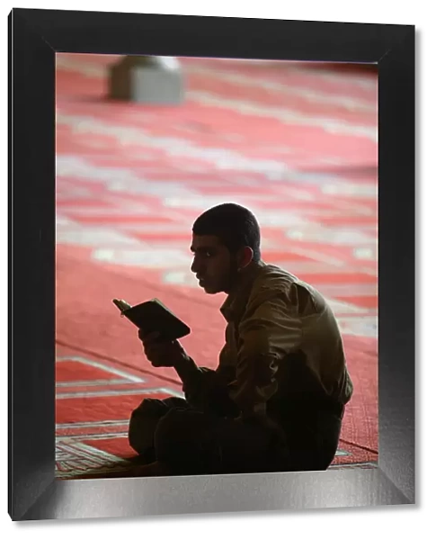 Koran reading at Al Azhar mosque, Cairo, Egypt, North Africa, Africa