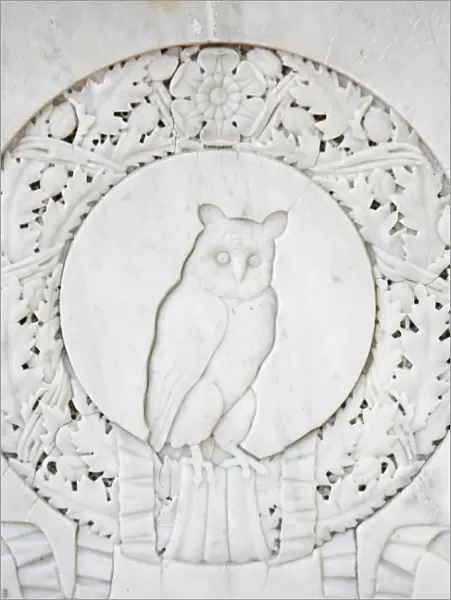 Owl sculpture at Pere Lachaise cemetery, Paris, Ile de France, France, Europe