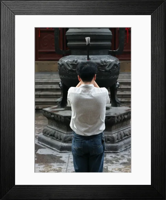 Framed Print : Prayer with incense in the Shanghai White Jade Buddha temple, Shanghai, China, Asia Framed Print : Prayer with incense in the Shanghai White Jade Buddha temple, Shanghai, China, Asia