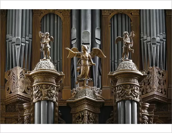 Organ, St. Gatien Cathedral, Tours, Indre-et-Loire, France, Europe