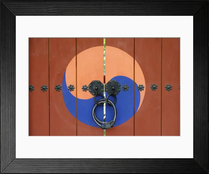Framed Print : Yin and yang symbols on temple door, Seoul, South Korea, Asia Framed Print : Yin and yang symbols on temple door, Seoul, South Korea, Asia