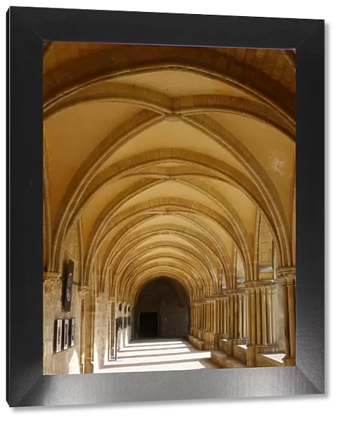 Royaumont Abbey cloister, Asnieres-sur-Oise, Val d Oise, France, Europe