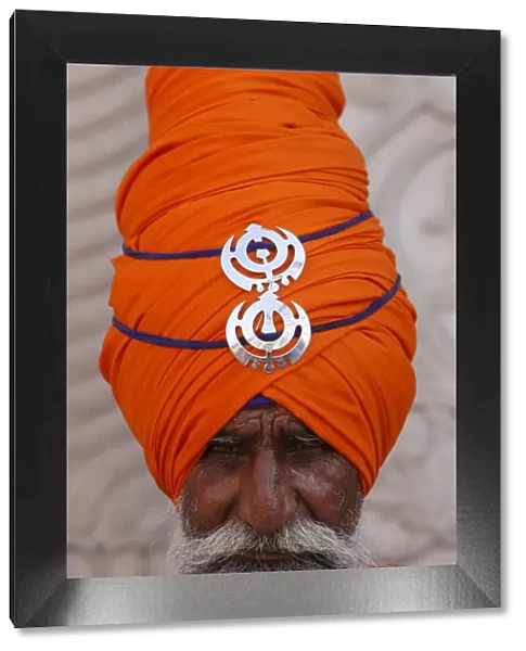 Sikh warrior in Gurdwara Sisganj, Old Delhi, India, Asia