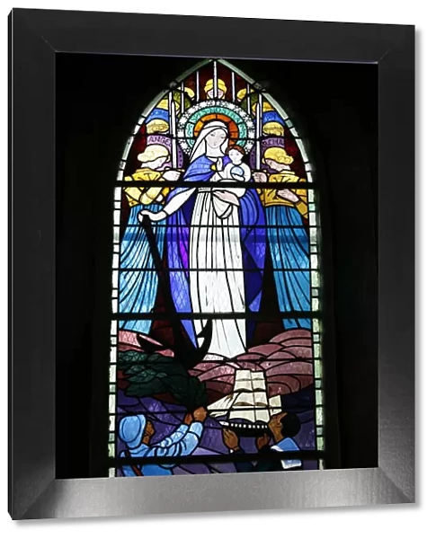 Stained glass window of First World War veterans praying, Mont-Dol chapel, Mont-Dol