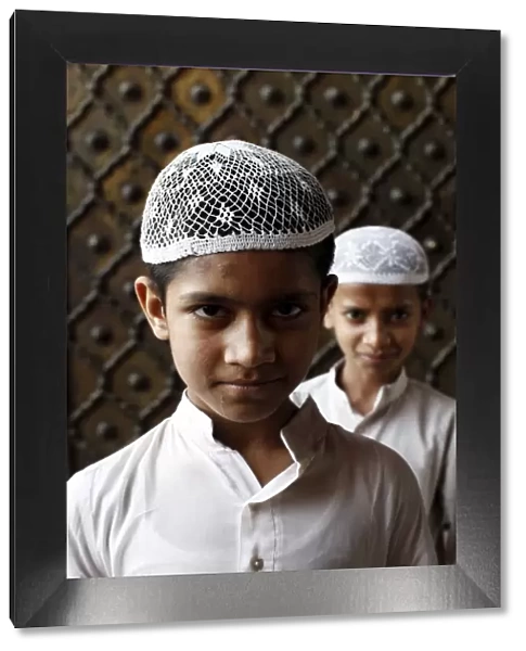 Muslim boys in Jamma Masjid (Delhi Great Mosque), Delhi, India, Asia