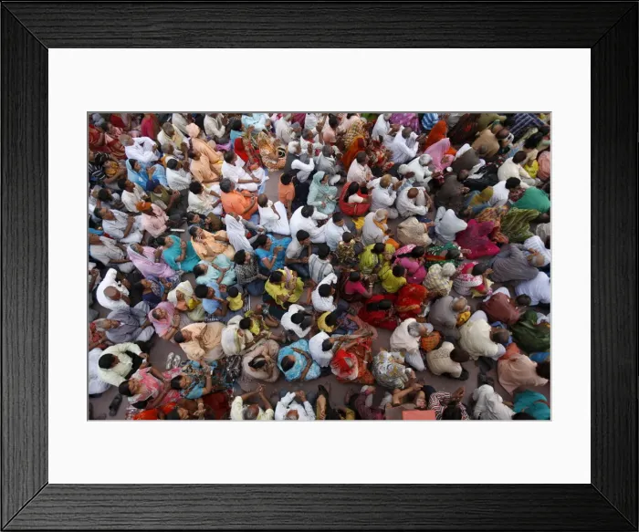 Framed Print : Crowd waiting for the aarti ceremony on Har-ki-Pauri ghat in Haridwar, Uttarakhand, India Framed Print : Crowd waiting for the aarti ceremony on Har-ki-Pauri ghat in Haridwar, Uttarakhand, India