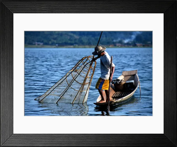 Framed Print : Inle Lake fisherman, Nyaungshwe, Shan States, Myanmar, Asia Framed Print : Inle Lake fisherman, Nyaungshwe, Shan States, Myanmar, Asia