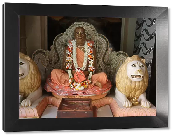 Statues in A. C. Bhaktivedanta Swami Prabhupadas mausoleum in Vrindavan