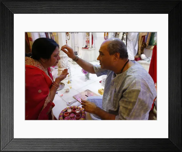 Framed Print : Diwali Puja, Jalaram Prathna Hindu temple, Leicester, Leicestershire, England Framed Print : Diwali Puja, Jalaram Prathna Hindu temple, Leicester, Leicestershire, England