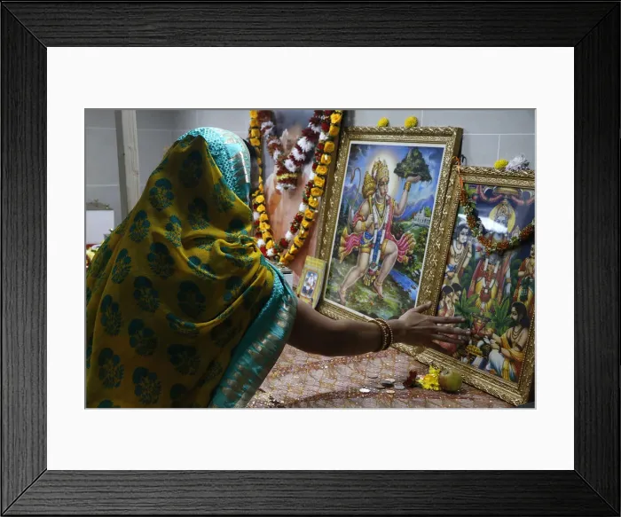 Framed Print : Faithful touching pictures of deities, Shree Ram Mandir, Leicester, Leicestershire Framed Print : Faithful touching pictures of deities, Shree Ram Mandir, Leicester, Leicestershire