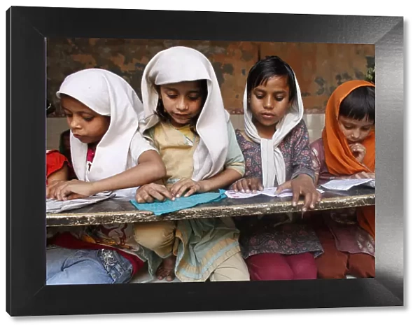 Girls studying in a medersa (koranic school), Fatehpur Sikri, Uttar Pradesh, India, Asia