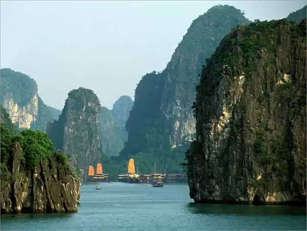 Ha-Long Bay, UNESCO World Heritage Site, Vietnam, Indochina, Southeast Asia, Asia