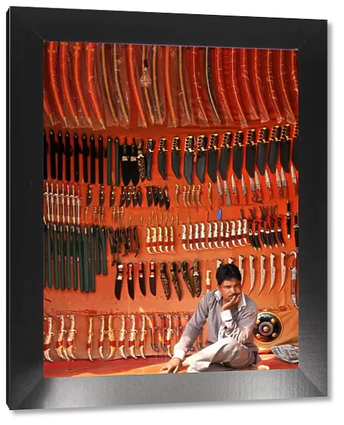 Rajasthani traditional knife seller, Pushkar, Rajasthan, India, Asia