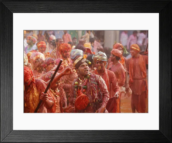 Framed Print : Barsana villagers celebrating Holi in Nandgaon, taunting Nandgaon villagers who throw Framed Print : Barsana villagers celebrating Holi in Nandgaon, taunting Nandgaon villagers who throw