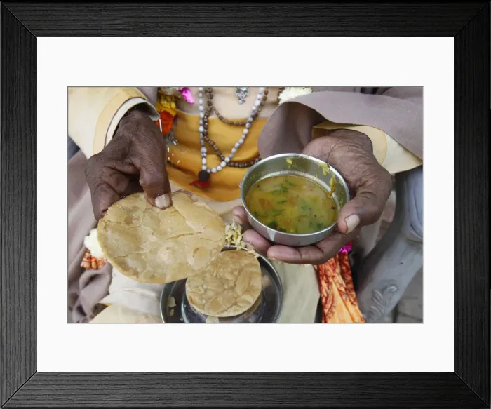Framed Print : Sadhu eating vegetarian food, Dauji, Uttar Pradesh, India, Asia Framed Print : Sadhu eating vegetarian food, Dauji, Uttar Pradesh, India, Asia