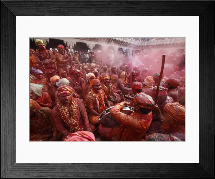 Framed Print : Barsana villagers celebrating Holi in Nandgaon, Uttar Pradesh, India, Asia Framed Print : Barsana villagers celebrating Holi in Nandgaon, Uttar Pradesh, India, Asia
