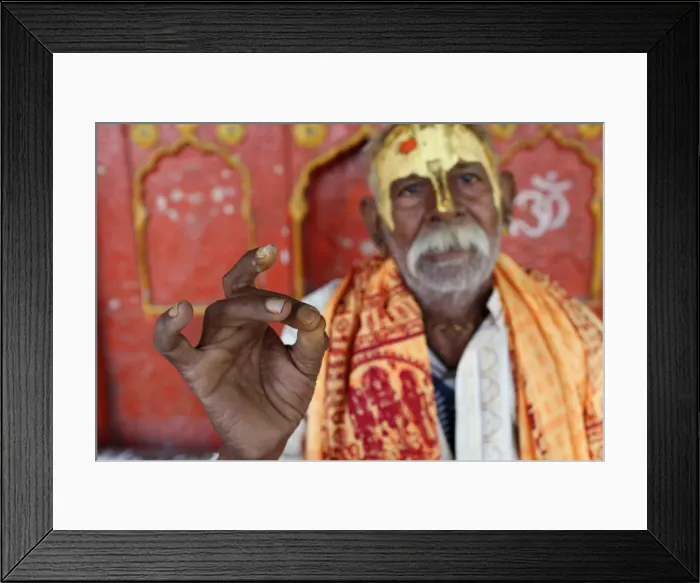 Framed Print : Hindu blessing, Mathura, Uttar Pradesh, India, Asia Framed Print : Hindu blessing, Mathura, Uttar Pradesh, India, Asia