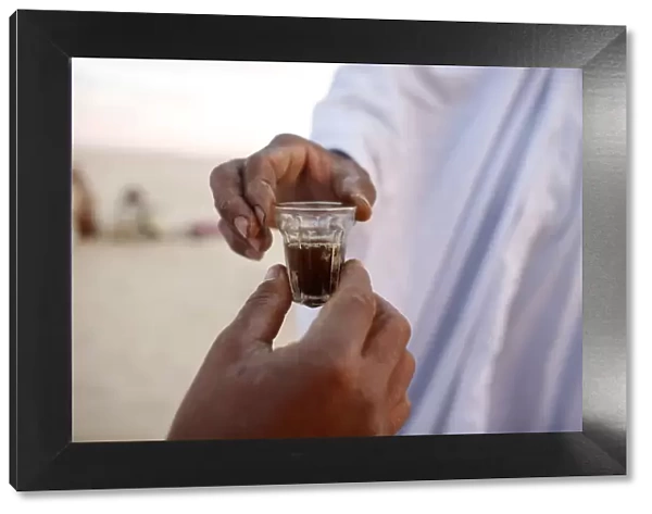 Bedouins sharing tea in the Sahara, Douz, Kebili, Tunisia, North Africa, Africa