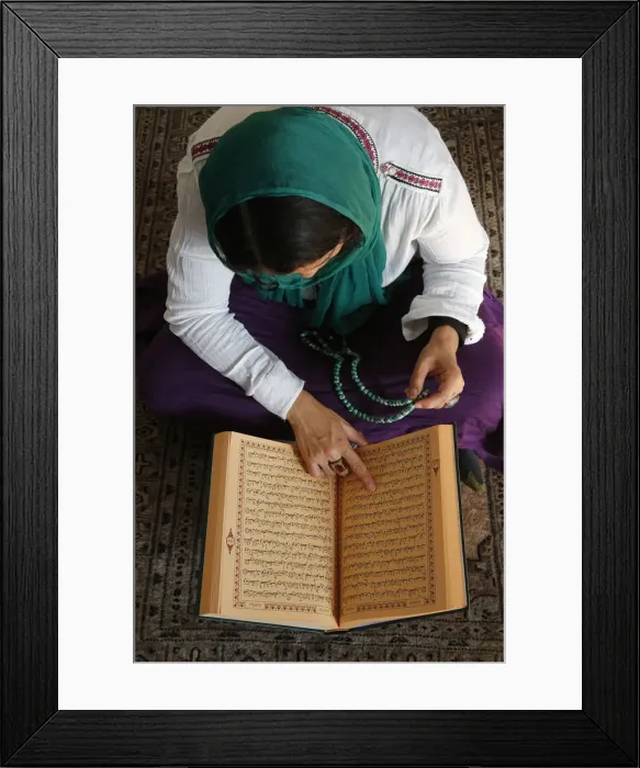 Framed Print : Muslim woman reading Kuran, Montrouge, Hauts-de-Seine, France, Europe