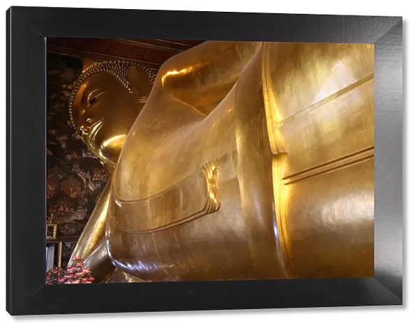 Reclining Golden Buddha, 45m long and 15m high, Wat Pho Temple, Bangkok, Thailand