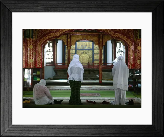 Framed Print : Women in the Niujie Mosque in Beijing, China, Asia Framed Print : Women in the Niujie Mosque in Beijing, China, Asia