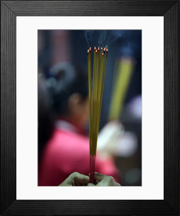 Framed Print : Worshipper burning incense sticks, Taoist temple. Jade Emperore pagoda (Chua Phuoc Hai) Framed Print : Worshipper burning incense sticks, Taoist temple. Jade Emperore pagoda (Chua Phuoc Hai)