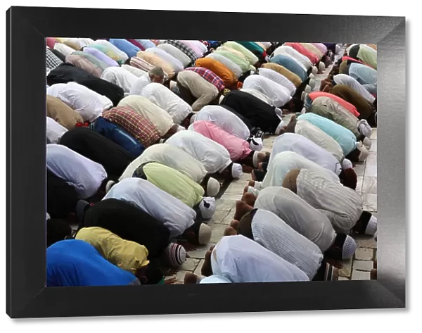 Muslims at Friday Prayers, Ajmer Sharif Dargah, Ajmer, Rajasthan, India, Asia