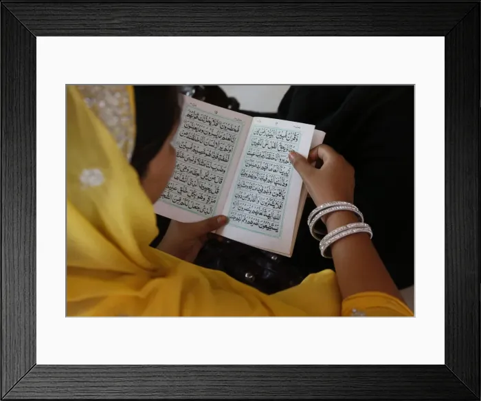 Framed Print : Woman reading Kuranic scriptures in Nizamuddin Dergah, Delhi, India, Asia Framed Print : Woman reading Kuranic scriptures in Nizamuddin Dergah, Delhi, India, Asia