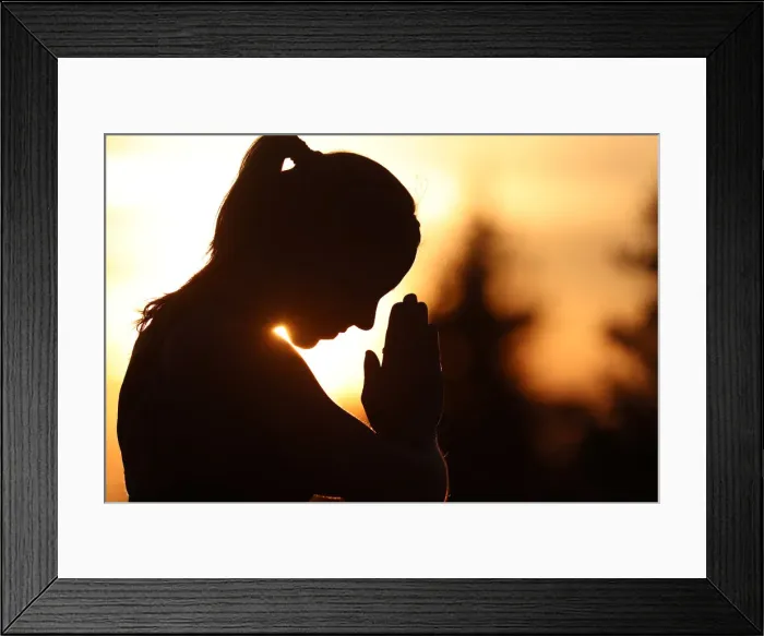 Framed Print : Silhouette of a woman practising yoga against the light of the evening sun, French Alps Framed Print : Silhouette of a woman practising yoga against the light of the evening sun, French Alps