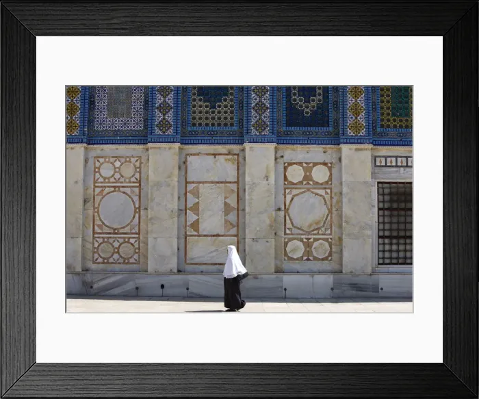 Framed Print : Muslim woman at the Dome of the Rock, Jerusalem, Israel, Middle East Framed Print : Muslim woman at the Dome of the Rock, Jerusalem, Israel, Middle East