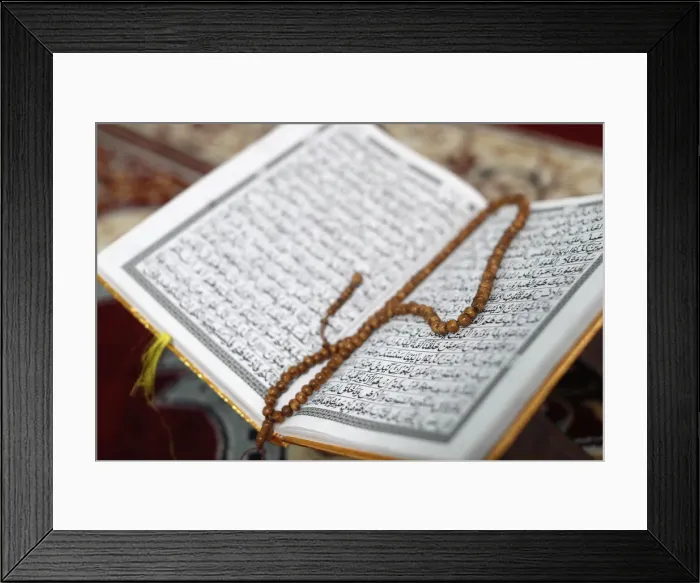 Framed Print : Arabic Holy Quran (Koran) with prayer beads (tasbih), Jamiul Islamiyah Mosque
