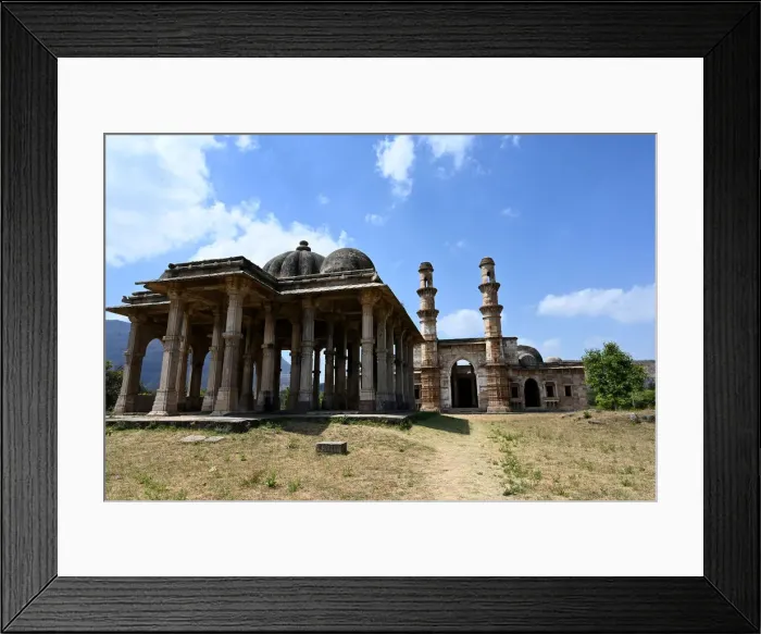 Framed Print : View past pillared Kevada Masjid to Nagina Masjid (Jewel Mosque) Framed Print : View past pillared Kevada Masjid to Nagina Masjid (Jewel Mosque)