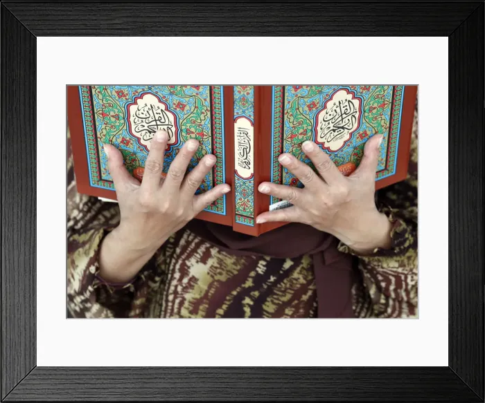 Framed Print : Muslim woman reading the Quran, The National Mosque (Masjid Negara), Kuala Lumpur Framed Print : Muslim woman reading the Quran, The National Mosque (Masjid Negara), Kuala Lumpur