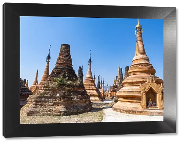 Taw Mwe Khaung Pagoda, Samkar, Inle Lake, Shan state, Myanmar (Burma), Asia