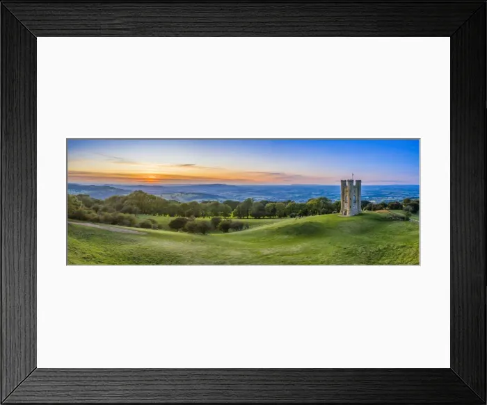 Framed Print : Broadway Tower on top of Fish Hill, the second highest point in the Cotswolds, Broadway
