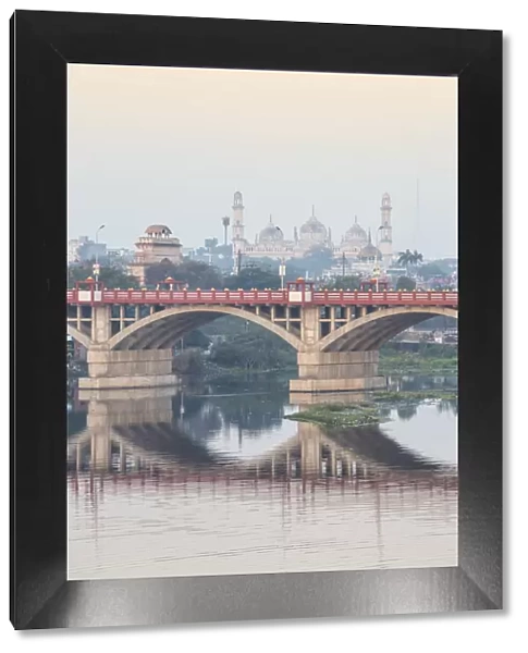 Bridge over Gomti River, Lucknow, Uttar Pradesh, India, Asia