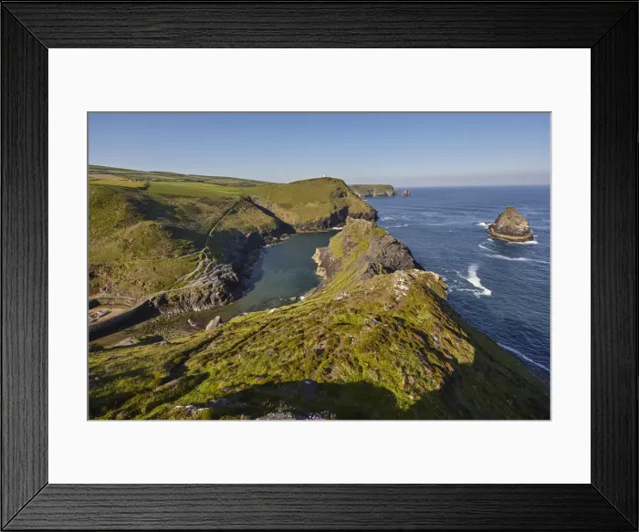 Framed Print : The spectacular cove and harbour at Boscastle, near Tintagel Framed Print : The spectacular cove and harbour at Boscastle, near Tintagel
