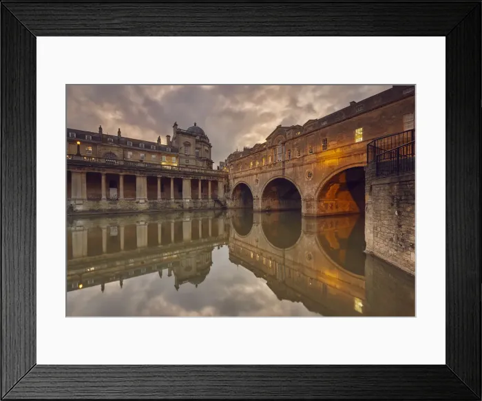 Framed Print : A dusk view of the unique 18th century Pulteney Bridge spanning the River Avon Framed Print : A dusk view of the unique 18th century Pulteney Bridge spanning the River Avon