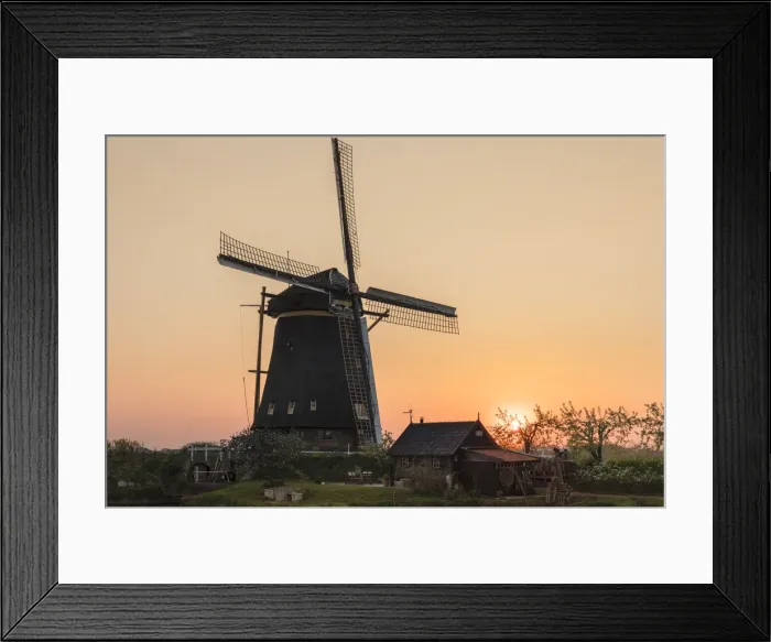 Framed Print : Windmill at sunset, Kinderdijk, UNESCO World Heritage Site, South Holland, Netherlands Framed Print : Windmill at sunset, Kinderdijk, UNESCO World Heritage Site, South Holland, Netherlands