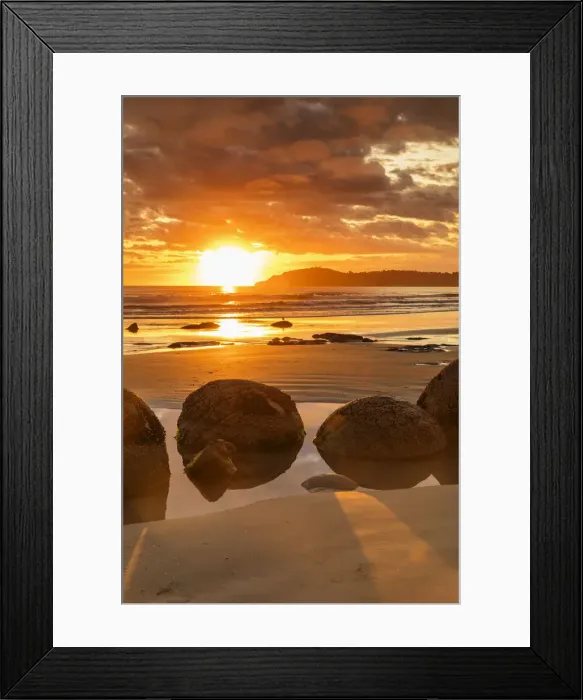 Framed Print : Moeraki Boulders at sunrise, Otago, South Island, New Zealand, Pacific Framed Print : Moeraki Boulders at sunrise, Otago, South Island, New Zealand, Pacific