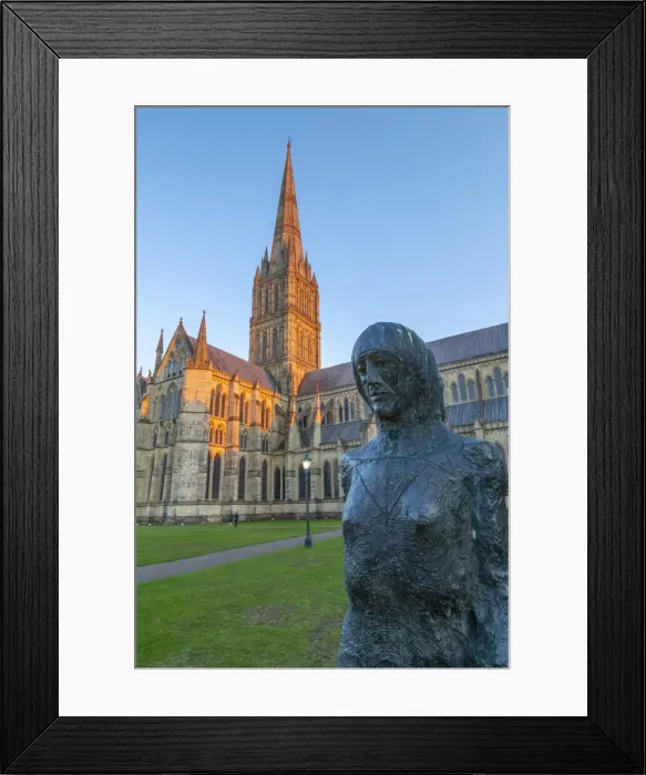 Framed Print : View of Salisbury Cathedral and statue at sunset, Salisbury, Wiltshire, England Framed Print : View of Salisbury Cathedral and statue at sunset, Salisbury, Wiltshire, England