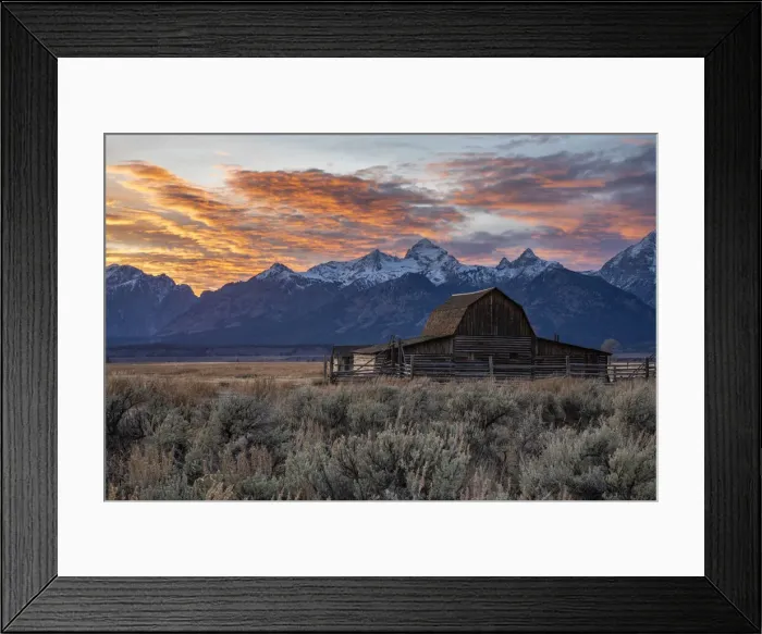 Framed Print : Sun setting over the Teton Range at Moulton Barn, Grand Teton National Park, Wyoming Framed Print : Sun setting over the Teton Range at Moulton Barn, Grand Teton National Park, Wyoming