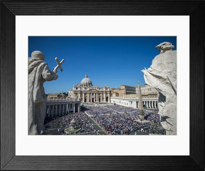 Framed Print : A general view of St. Peters Square and St. Peter Framed Print : A general view of St. Peters Square and St. Peter