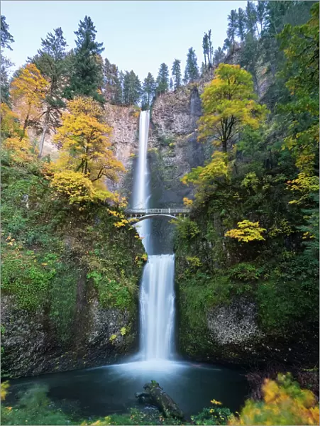 Multnomah Falls in autumn, Cascade Locks, Multnomah county, Oregon