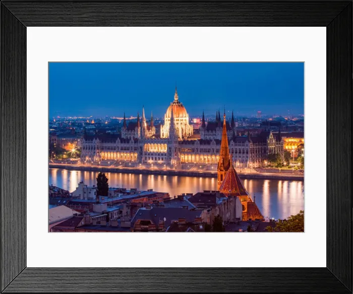 Framed Print : The Hungarian Parliament Building and River Danube at night, UNESCO World Heritage Site Framed Print : The Hungarian Parliament Building and River Danube at night, UNESCO World Heritage Site