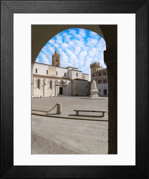 Framed Print : San Lorenzo Cathedral (Duomo) and Canapone monument statue viewed from the old arcade Framed Print : San Lorenzo Cathedral (Duomo) and Canapone monument statue viewed from the old arcade