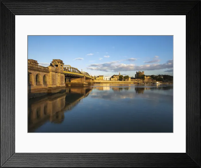 Framed Print : Rochester Bridge over the River Medway to the old town and Norman Castle, Rochester, Kent Framed Print : Rochester Bridge over the River Medway to the old town and Norman Castle, Rochester, Kent