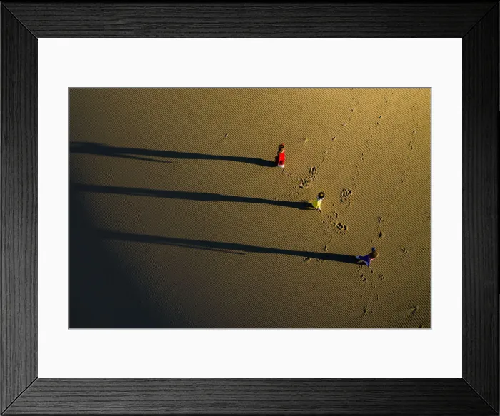 Framed Print : People walking home across Nam Cuong sand dunes, Ninh Thuan, Vietnam, Indochina Framed Print : People walking home across Nam Cuong sand dunes, Ninh Thuan, Vietnam, Indochina